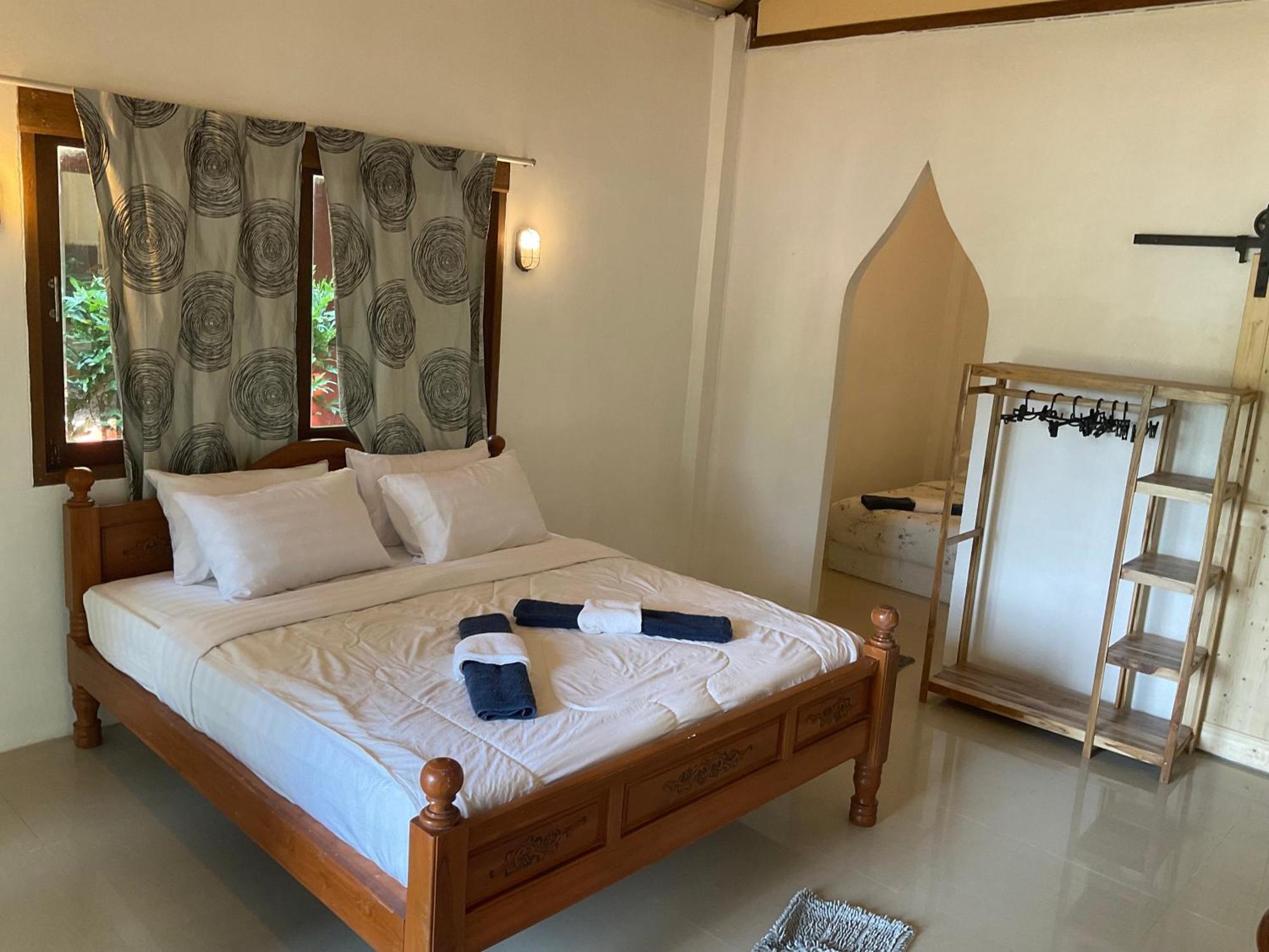 Heaven Beach Resort & Art Koh Phayam Extérieur photo