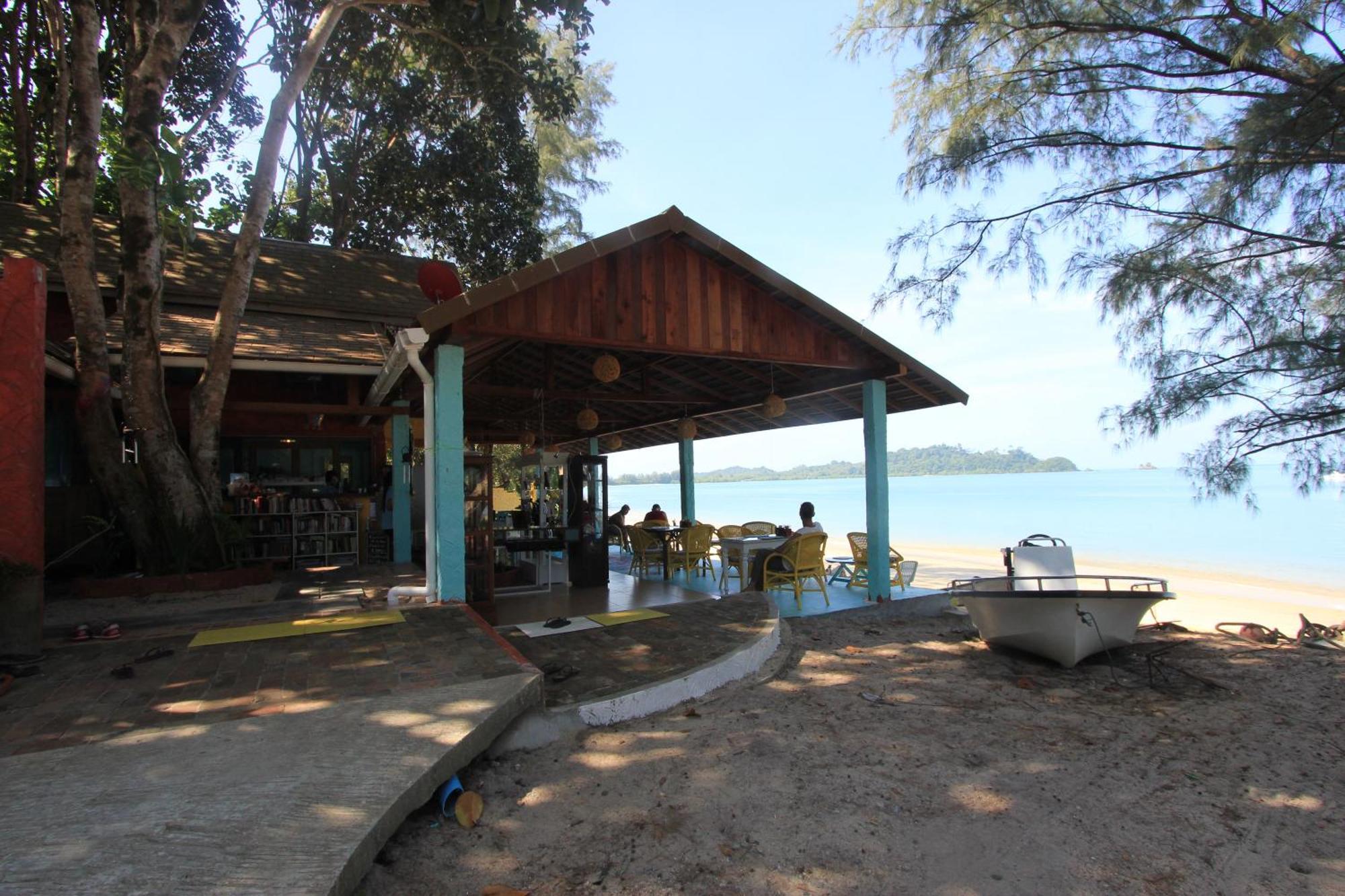Heaven Beach Resort & Art Koh Phayam Extérieur photo