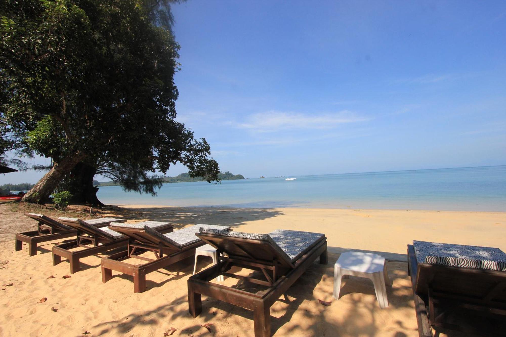 Heaven Beach Resort & Art Koh Phayam Extérieur photo